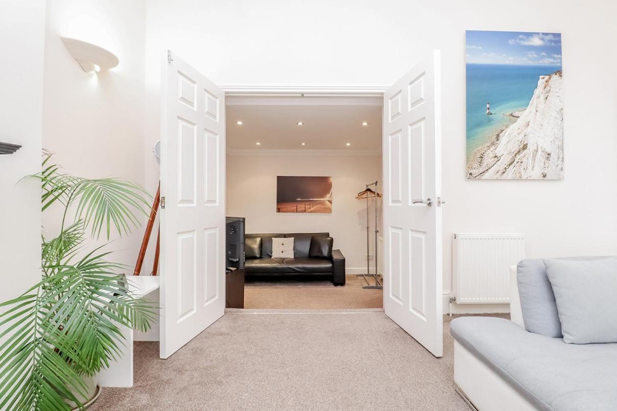 3 Queens Gardens Sea View Apartment Eastbourne Exterior photo