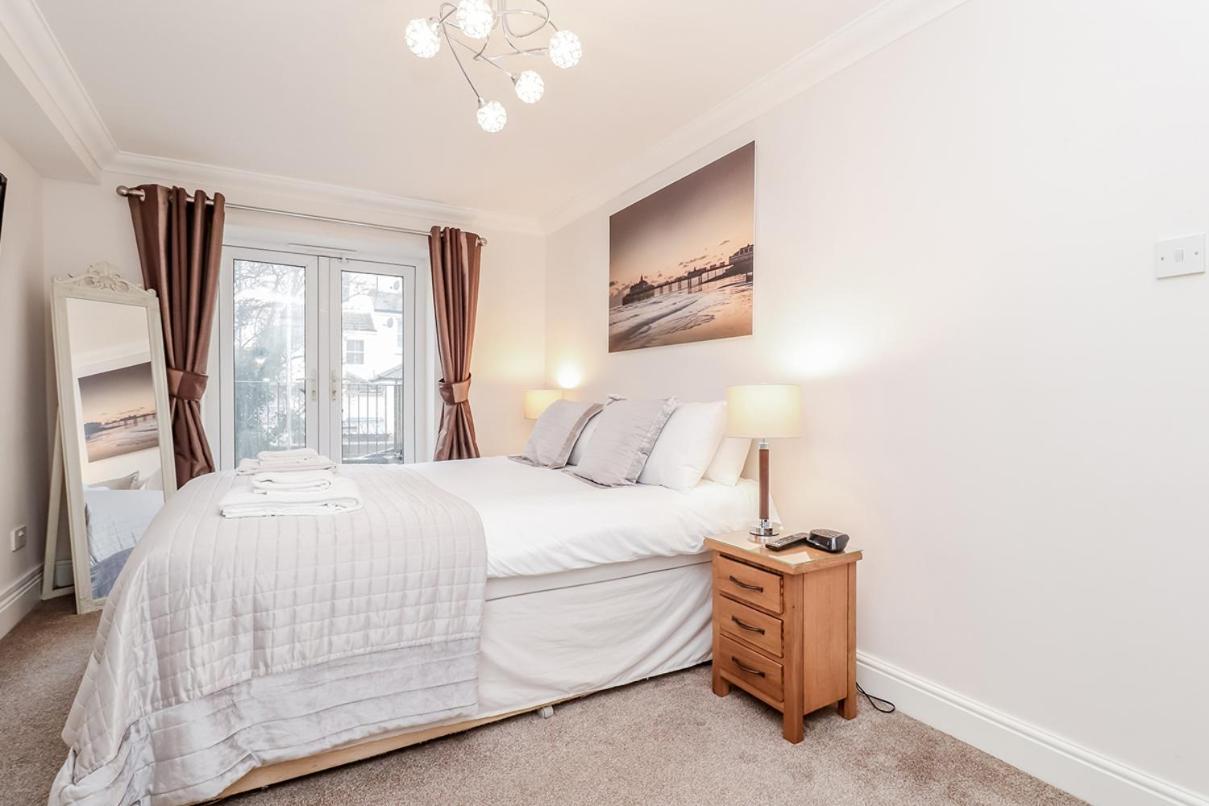 3 Queens Gardens Sea View Apartment Eastbourne Exterior photo
